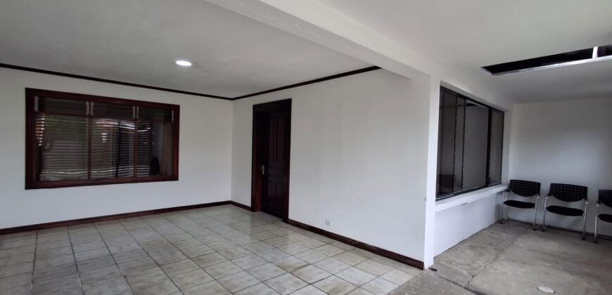 SE VENDE CASA EN ALAJUELA.
